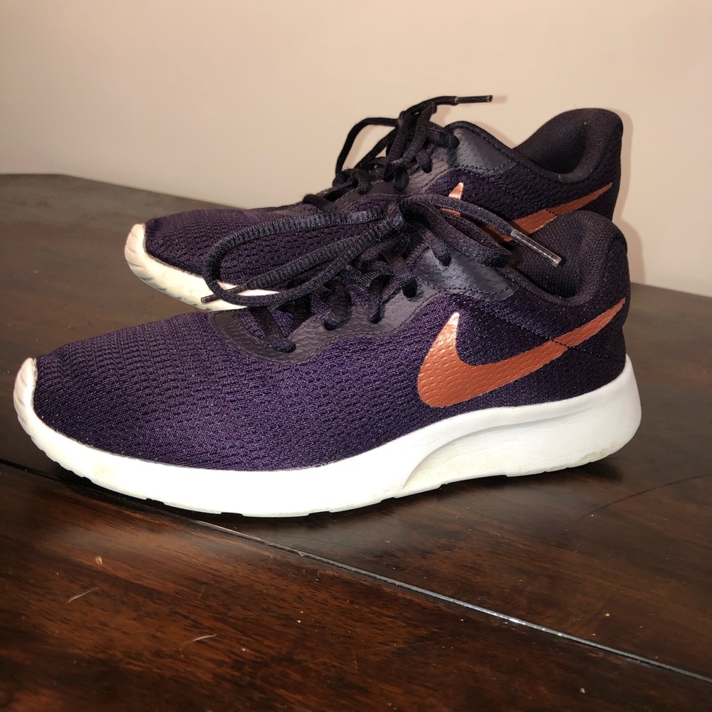 Women’s Nike running shoe 9.5 purple/rose gold